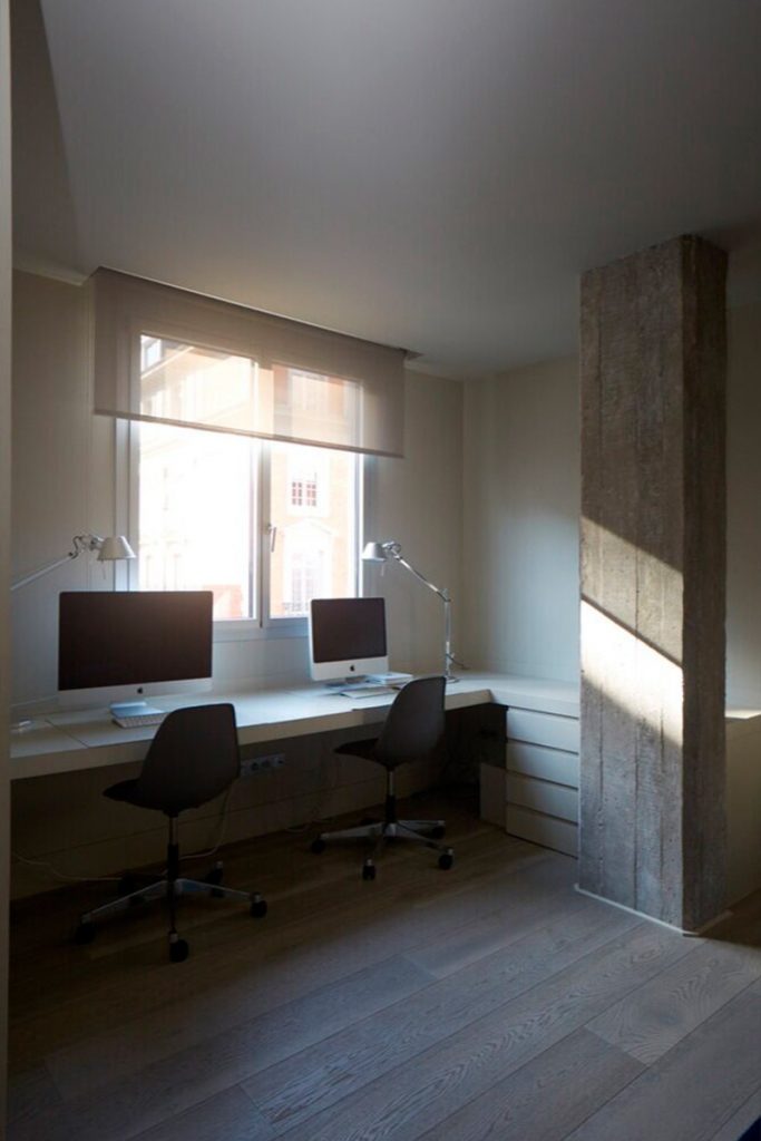 Detalle de un espacio adaptado para zona de trabajo en un proyecto de restauración e interiorismo de Blanca Ferrer Estudio